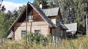 Бревенчатый дом на участке 1 гектар рядом с красивым озером Псков