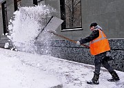 Уборка снега вручную в Казани | Рабочие для уборки снега Казань объявление с фото